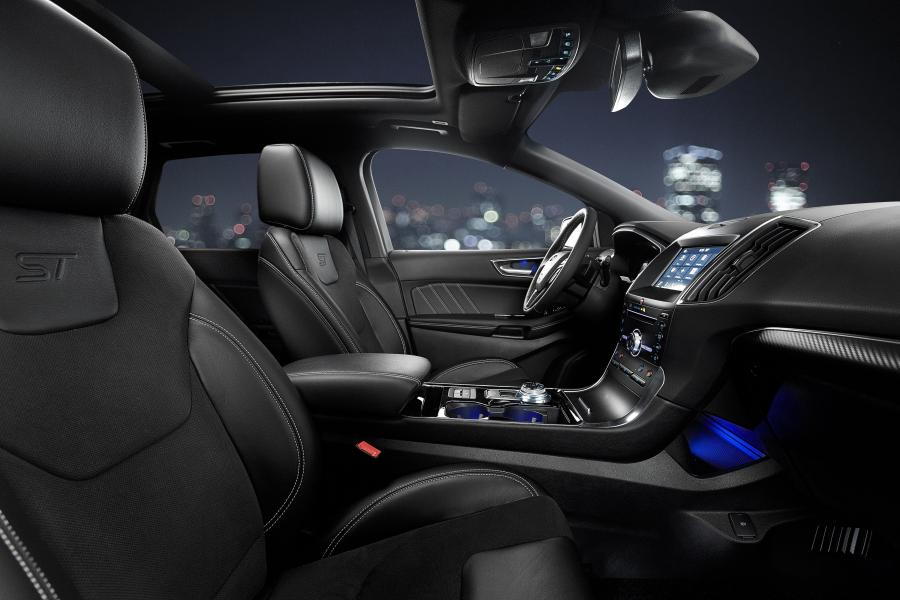 Интерьер Ford Edge ST 2018 года  (LA) (фото 8 из 32)